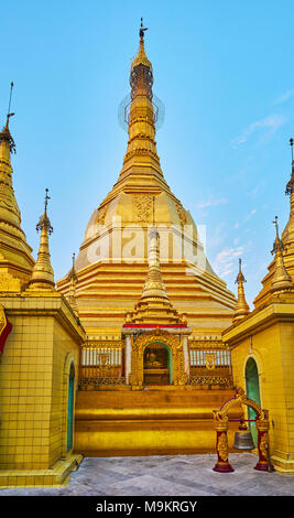 Die größte Stupa von Sule Paya, die Alte buddhistische Tempel, im Herzen der Innenstadt von Yangon, Myanmar. Stockfoto