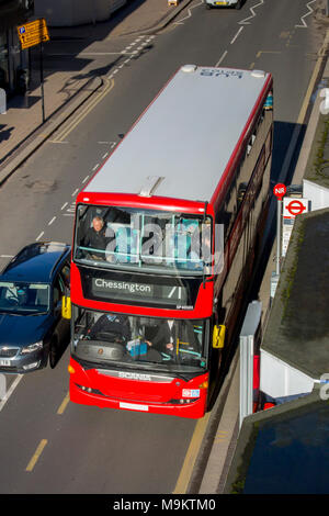 Großbritannien, England, Surrey, Surbiton Victoria Road red Bus Stockfoto