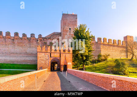 Cittadella Stadt eingang, Turm und die umliegenden mittelalterlichen Mauern. Padua, Venetien Italien Europa. Stockfoto