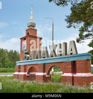 Balachna, Russland - May 24, 2012: Die Stadt liegt 34 km von Nischni Nowgorod. Dies ist ein Schild am Eingang der Stadt Stockfoto