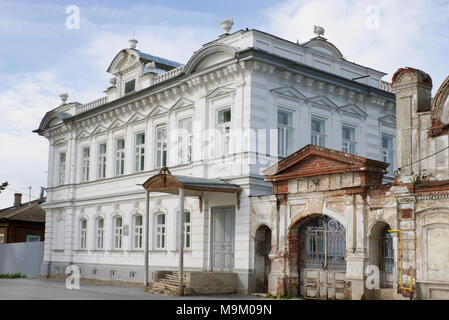 Balachna, Russland - May 24, 2012: Einige alte Gebäude in der Stadt erhalten. Es den Landsitz von Kaufmann Chudjakow Stockfoto