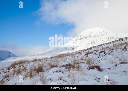 Klettern sie nach oben in Richtung Loch Brandy in Glen Clova Angus Schottland. Stockfoto