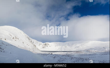 Mit Blick auf den Loch Brandy in Glen Clova Angus Schottland. Stockfoto