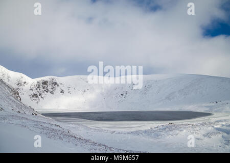 Mit Blick auf den Loch Brandy in Glen Clova Angus Schottland. Stockfoto