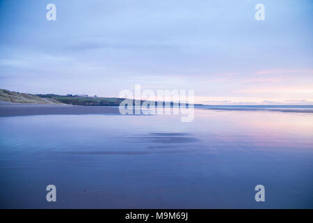 Winter Sonnenaufgang am Lunan Bay in der Nähe von Montrose Angus Schottland. Stockfoto