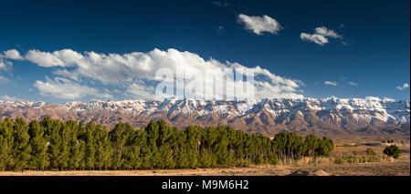 Marokko, Aurangabad, schneebedeckten Gipfeln des Hohen Atlas Gebirge, Panoramaaussicht Stockfoto