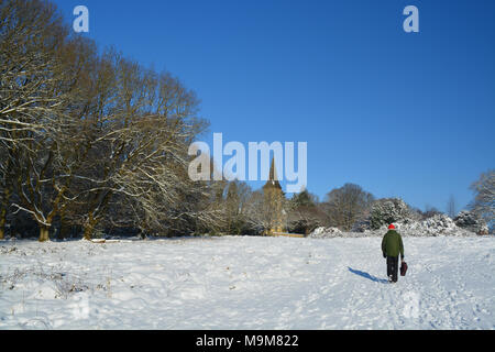 St. Peter's Kirche, Southborough, Kent im Schnee Stockfoto