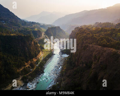 Kali Gandaki River und seine tiefe Schlucht in der Nähe von kusma in Nepal Stockfoto