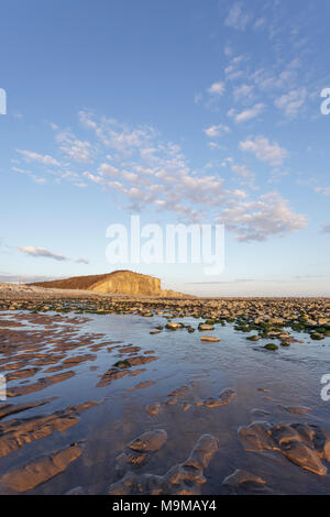 Llantwit Major Strand und Kalkfelsen Stockfoto