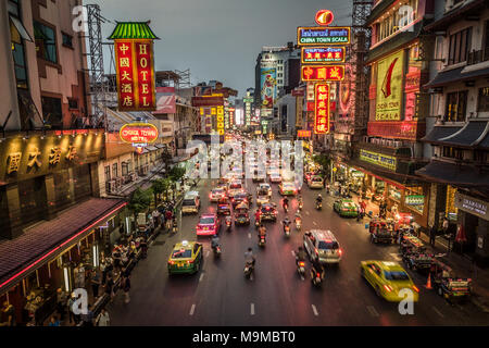 Yaowarat Road in Chinatown, Bangkok, Thailand, 27. März 2018. Stockfoto