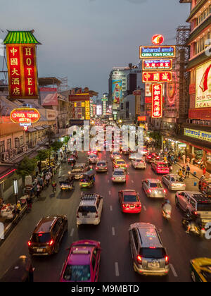 Yaowarat Road in Chinatown, Bangkok, Thailand, 27. März 2018. Stockfoto