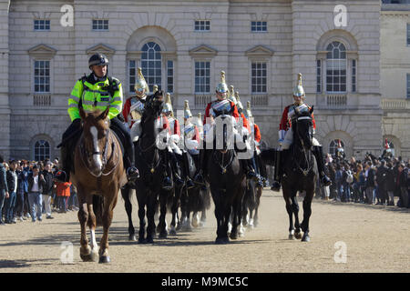 Die Königinnen, die Rettungsschwimmer der Household Cavalry auf Horse Guards Parade Ground Stockfoto