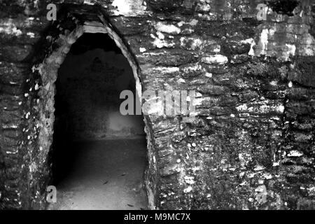 Corbel Torbögen in einem Maya in Cahel Pech, Belize Ruine Stockfoto