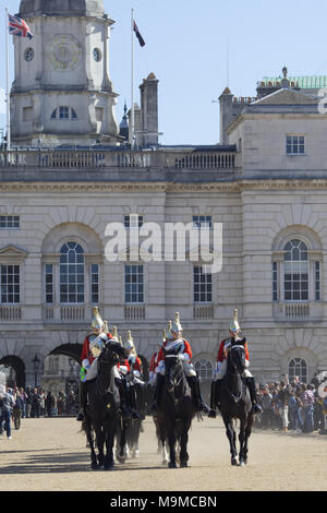 Die Königinnen, die Rettungsschwimmer der Household Cavalry auf Horse Guards Parade Ground Stockfoto