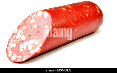 Cervelat, geräucherte Wurst über weiß Stockfoto