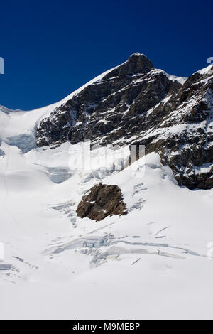 Die süd-osten Gesicht der Jungfrau, vom Jungfraufirn Gletscher, mit dem Rottalsattel col nach links: Berner Oberland, Schweiz Stockfoto