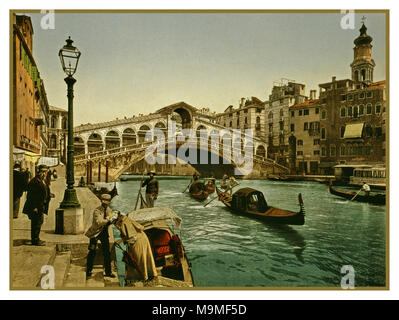 Rialto-brücke Venedig Gondola Photochrom 1890-1900's Historic Vintage altes Bild der Rialto Brücke, Venedig, Italien 1890 Mit post Färbung Technik über Transfer auf lithografische Druckplatten aus Schwarzen und Weißen negative Bilder Stockfoto