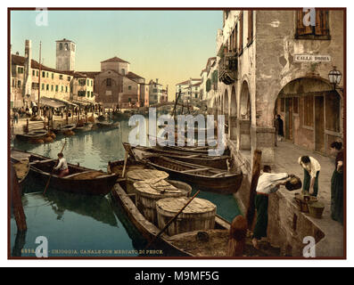 VINTAGE VENEDIG FISCHMARKT 1890 Vintage historischen atmosphärischen künstlerische Photochrom photochrome Farbstoffe Chromolithography Technik Bild von Chioggia Fischmarkt Venedig Italien Stockfoto