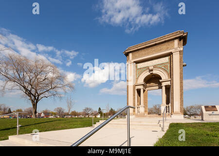 Der Peace Memorial School Portikus in der Peace Memorial Park in Hamilton, Ontario, Kanada. Stockfoto