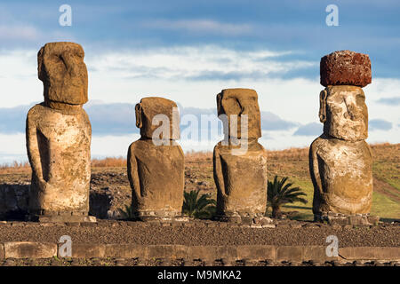 Figuren aus Stein, Gruppe der Moais, Ahu Tongariki, Ostern, Insel, Chile Stockfoto