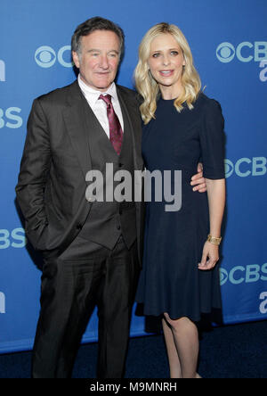 NEW YORK, NY - 15. Mai: Robin Williams und Sarah Michelle Gellar in der CBS 2013 Upfront Präsentation im Zelt am Lincoln Center am 15. Mai 2013 in New York City. Personen: Robin Williams, Sarah Michelle Gellar Stockfoto