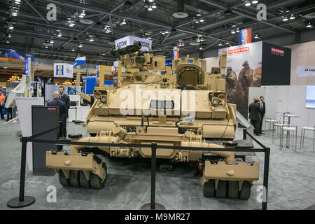 Hunderte von Anbietern, die ihre Produkte präsentieren während der Verband der US-Armee globale Kraft Symposium 2018 in Huntsville, Alabama, Jan. 26, 2018. (U.S. Armee Foto von Sgt. 1. Klasse Teddy Furt) Stockfoto