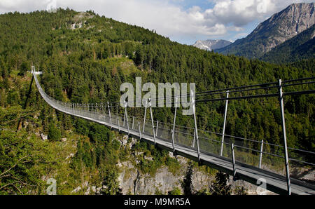 Suspension Bridge Highline 179, in der Nähe von Reutte, Tirol, Österreich Stockfoto