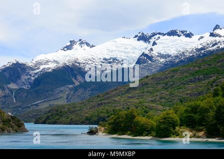 Landenge zwischen dem Lago General Carrera und Lago Bertrand, in der Nähe von El Maitén, Región de Aysén, Chile Stockfoto