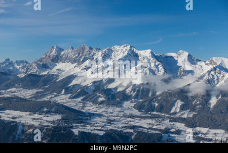 Blick auf das Dachsteinmassiv im Winter, Schladming, Steiermark, Österreich Stockfoto