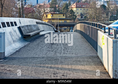 Fußgängerbrücke über die Saale in Jena. Stockfoto