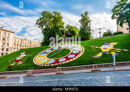 Kiew, UNKRAINE - Juni 8, 2012: berühmte Blumenuhr in Kiew Stockfoto