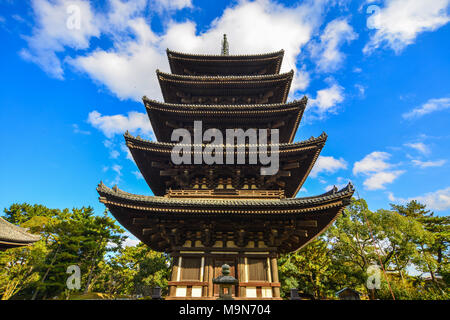 Holz- Turm von Kofukuji Tempel in Nara, Japan. Kofuku-ji ein buddhistischer Tempel, die einmal war einer der mächtigen Sieben große Tempel Stockfoto