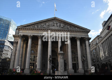 Fassade der Royal Exchange in der Londoner City. Das heutige Gebäude wurde am 28. Oktober 1844 eröffnet. Stockfoto