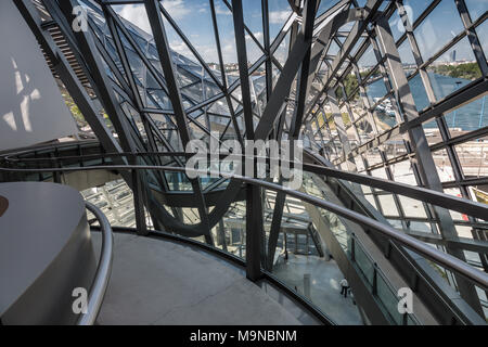 Innenansicht von Musée des Confluences, ein Science Center und das Museum für Anthropologie, Lyon, Frankreich Stockfoto