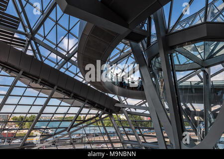 Innenansicht von Musée des Confluences, ein Science Center und das Museum für Anthropologie, Lyon, Frankreich Stockfoto