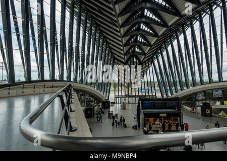 Saint-Exupéry Bahnhof, Architekten Santiago Calatrava, der Flughafen Lyon Saint-Exupéry, Lyon, Frankreich Stockfoto