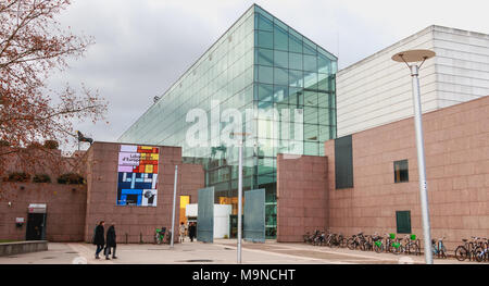 Straßburg, Frankreich, 28. Dezember 2017: architektonisches Detail des Museums für Moderne und Zeitgenössische Kunst in Straßburg an einem Wintertag. Eingeweiht Stockfoto