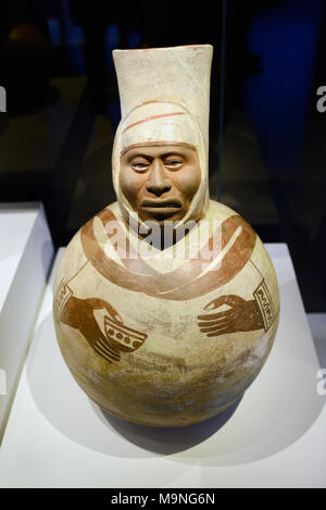 Anthropomorphen Kanne mit menschlichem Antlitz als Huaca oder Huaco Töpferei der Moche Kultur IV Trujillo Peru 500-600 AD bekannt Stockfoto
