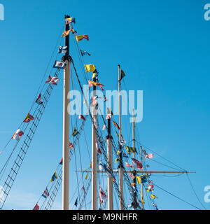 Nautische Flags flying an den Masten der Brunel SS Great Britain, Bristol. Stockfoto