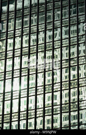 Glas und Edelstahl Büro Fassade, London, Vereinigtes Königreich Stockfoto