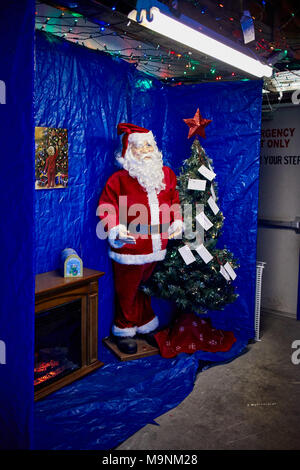 Santa Claus Weihnachten Anzeige einrichten Im Gefrierfach Restaurant und Bar Stockfoto