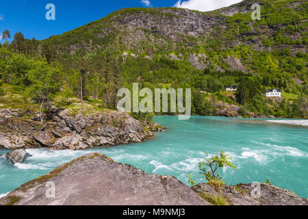 Fluss mit Gletscher Milch im Tal Jostedalen, Norwegen, Jostedalsbreen Nationalpark Stockfoto