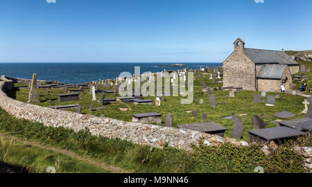 5. Jahrhundert Kirche St. Patrick und Friedhof an der Küste bei Llanbadrig Cemaes ISLE OF ANGLESEY Wales UK Stockfoto