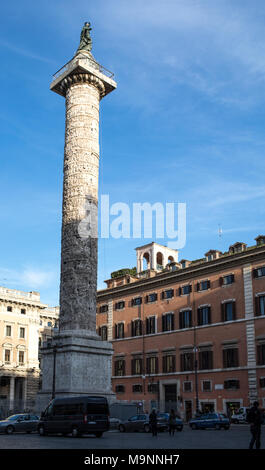 Rom, Italien, 25. MÄRZ 2018: Die Spalte des Marcus Aurelius in der Piazza Colonna, einem römischen Siegessäule zu Ehren des römischen Kaisers Marcus Aurelius gebaut Stockfoto