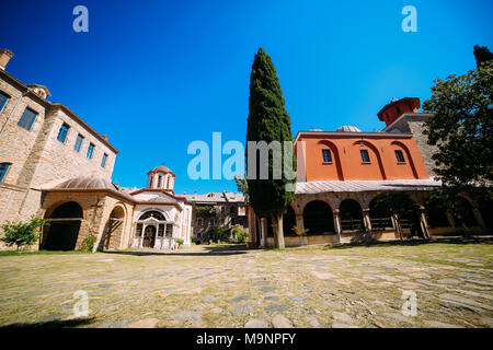 Der Innenhof des Griechisch-orthodoxen Kloster auf dem Heiligen Berg Stockfoto