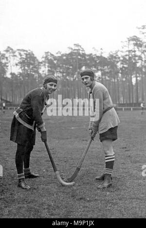 Sport, zwei Frauen, Hockey, Hockey Spieler, 1920er Jahre, genaue Lage unbekannt, Deutschland Stockfoto