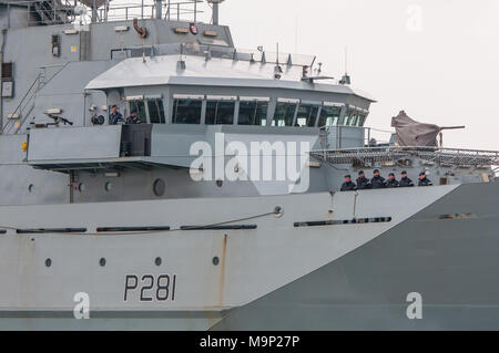Die britische Royal Navy (Batch 1) River Class Patrol Schiff, HMS Tyne, Rückkehr nach Portsmouth Naval Base, Großbritannien am 25. März 2018. Stockfoto