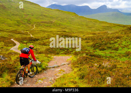 Biker nach Kinlochleven auf dem West Highland Way in Schottland Stockfoto