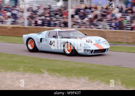 1965 4,7 Liter-V8-Gulf Ford GT 40 Racing in Goodwood Festival der Geschwindigkeit Stockfoto