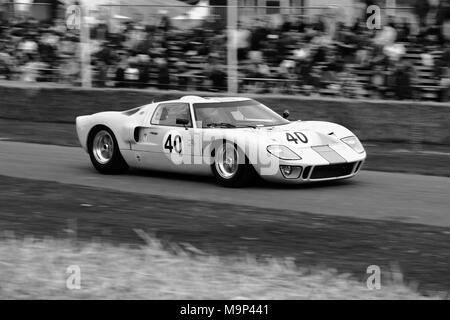 1965 4,7 Liter-V8-Gulf Ford GT 40 Racing in Goodwood Festival der Geschwindigkeit Stockfoto